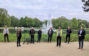 Gruppenbild des KVVs vor der reaktivierten Fontäne im Kurpark