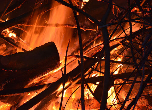 brennender Holzhaufen