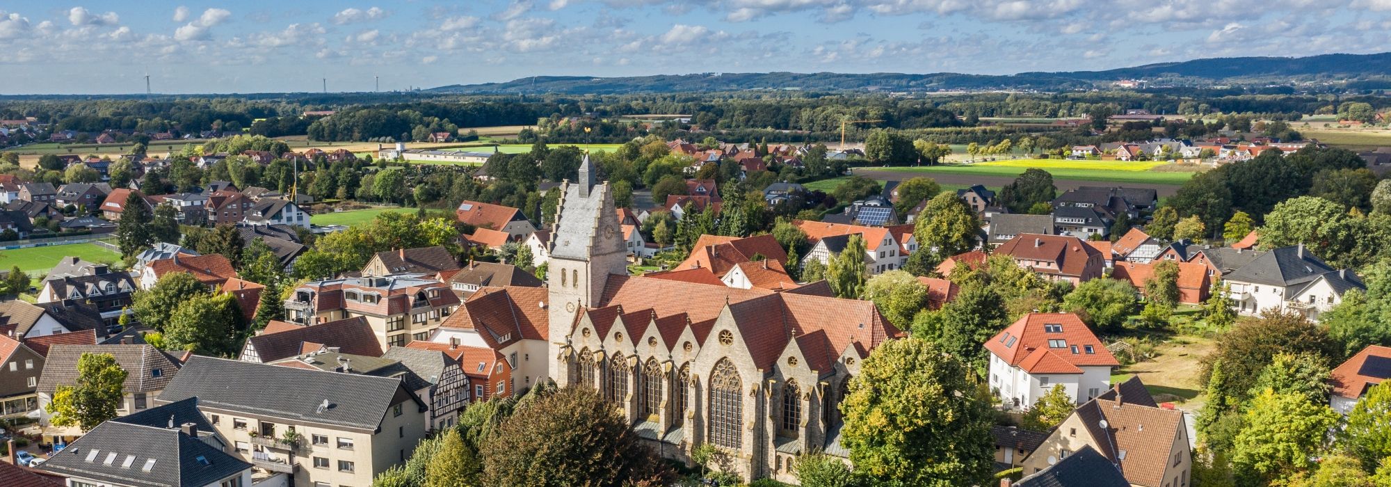 Ortskern von Bad Laer mit katholischer Kirche von oben