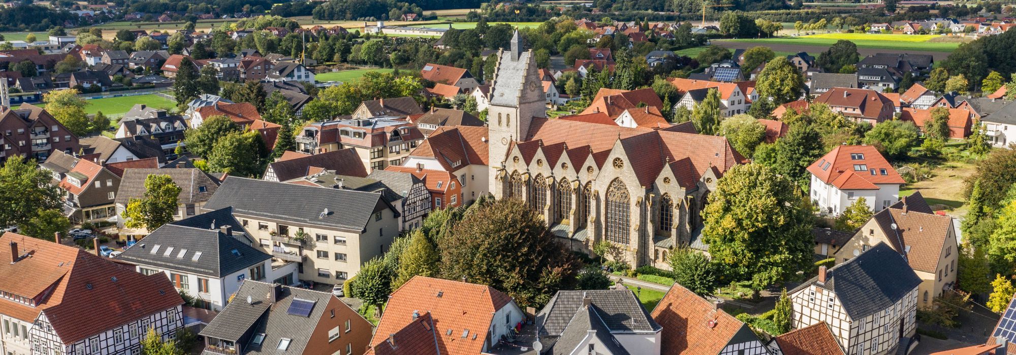 Der Bad Laerer Ortskern mit der Katholischen Kirche von oben