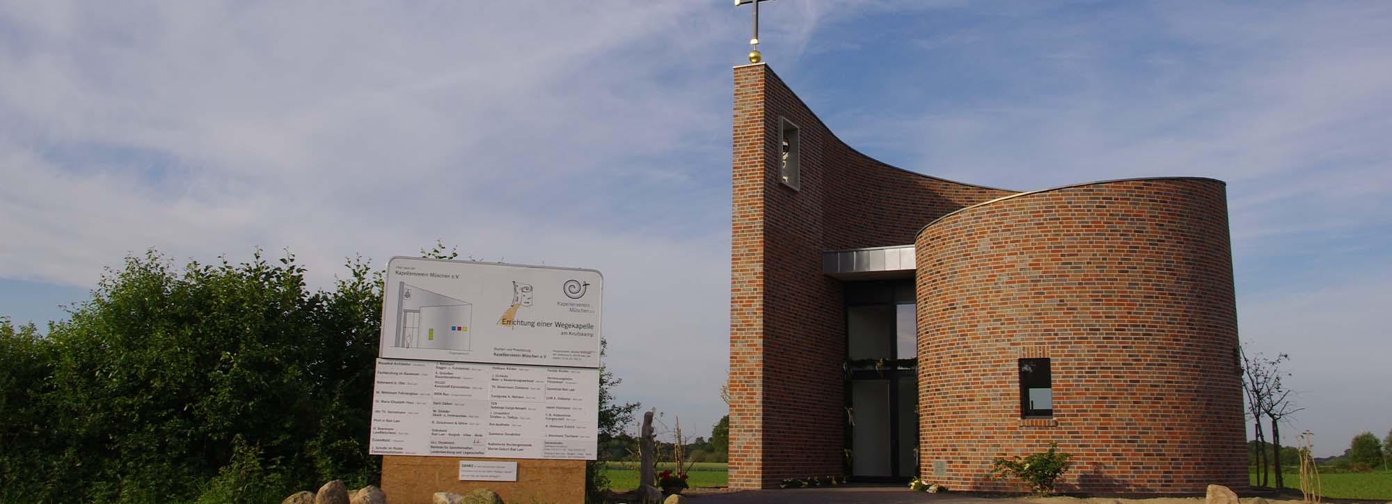 Wegekapelle bei schönem Wetter am Tag