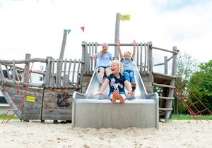 Kinder auf dem Spielplatz am SoleVital