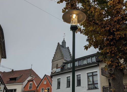 Sanierte Straßenbeleuchtung zu sehen