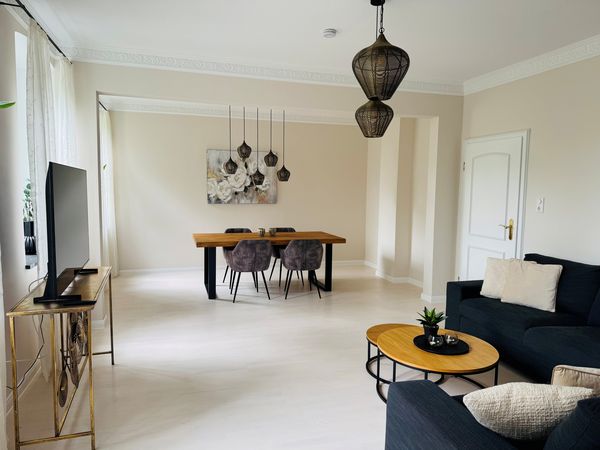Wohn- und Esszimmer der ersten Ferienwohnung
