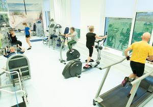 Geräte-Raum bei Physio-VitalDas ist der Raum für die Geräte.
Hier sind die Sachen für die Therapie.